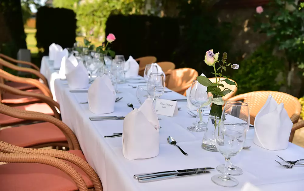 Schlosshotel Stimmung 07 gedeckte Tafel